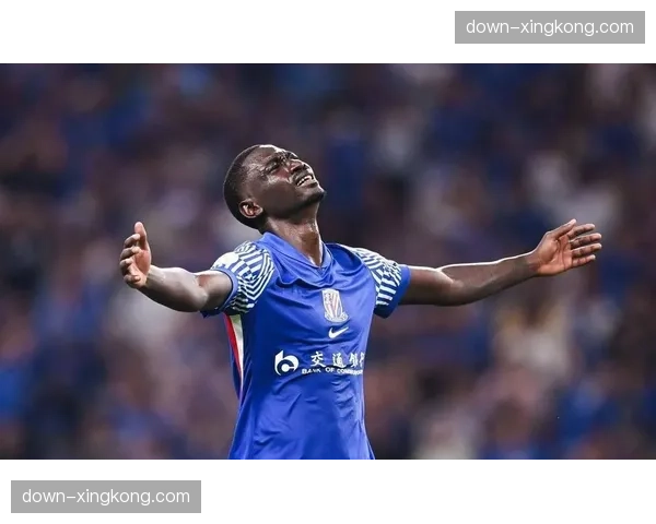 申花双塔战术显威但防线存隐忧，斯卢茨基高位压迫身后空档过大